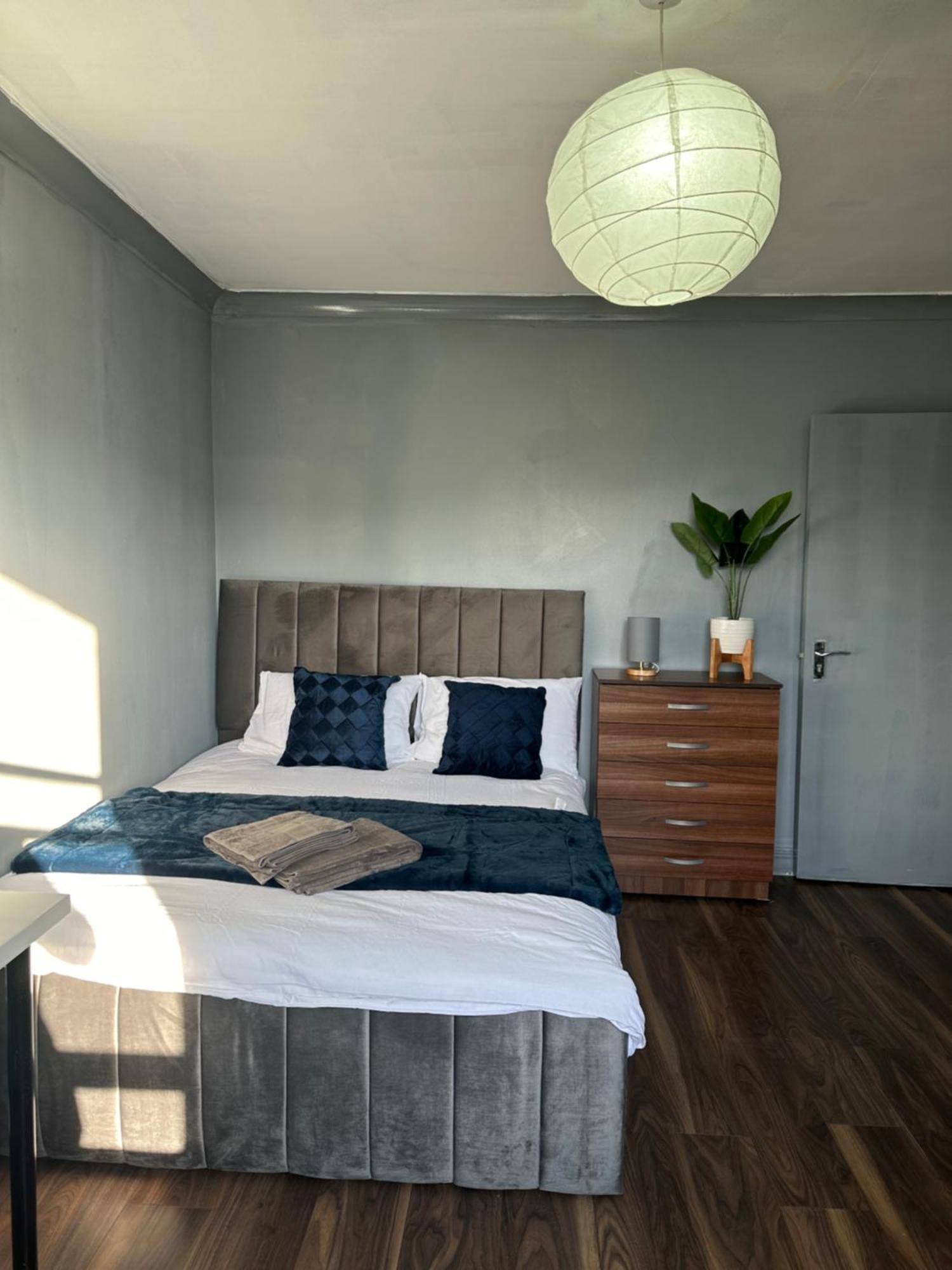 Luxury Room In A 4 Bedroom Flat! 4 Minutes Walk To Kingscross, St Pancras Лондон Екстер'єр фото
