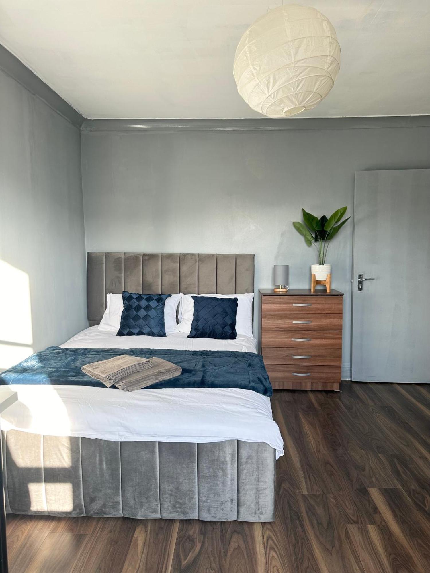Luxury Room In A 4 Bedroom Flat! 4 Minutes Walk To Kingscross, St Pancras Лондон Екстер'єр фото