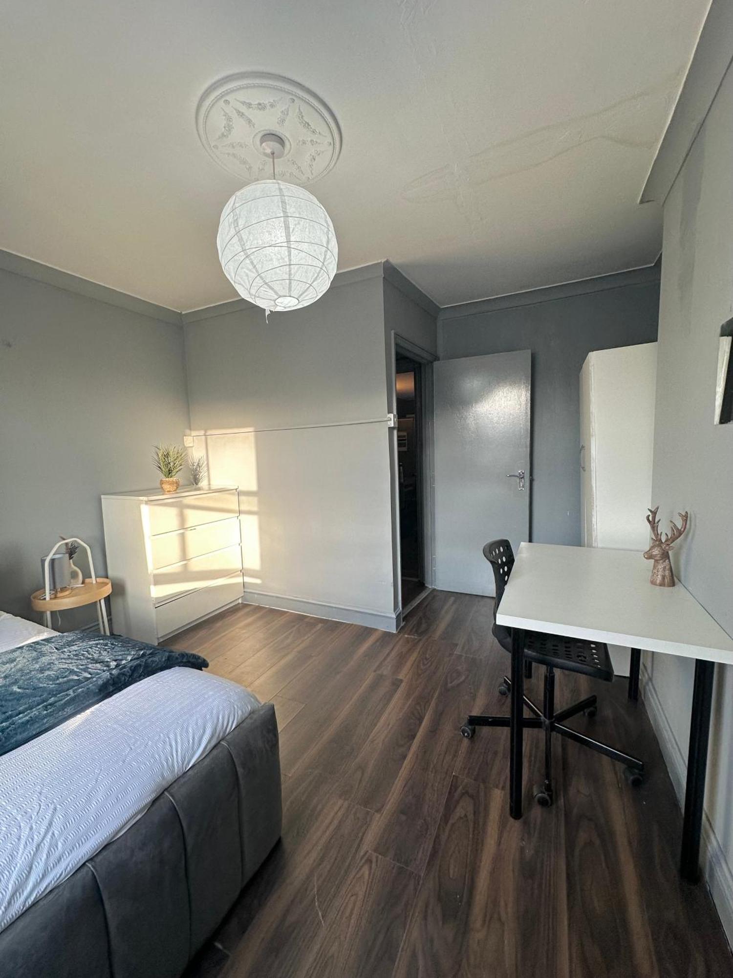 Luxury Room In A 4 Bedroom Flat! 4 Minutes Walk To Kingscross, St Pancras Лондон Екстер'єр фото