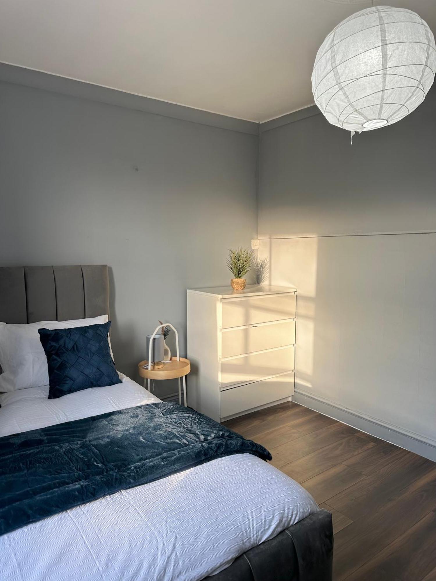 Luxury Room In A 4 Bedroom Flat! 4 Minutes Walk To Kingscross, St Pancras Лондон Екстер'єр фото