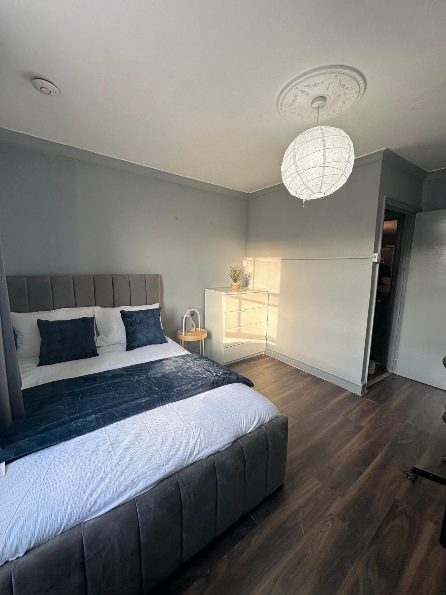 Luxury Room In A 4 Bedroom Flat! 4 Minutes Walk To Kingscross, St Pancras Лондон Екстер'єр фото